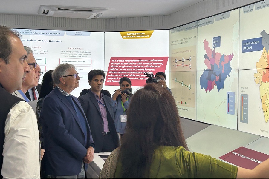 Bill Gates explores AI-driven Viksit Bharat strategy room at NITI Aayog