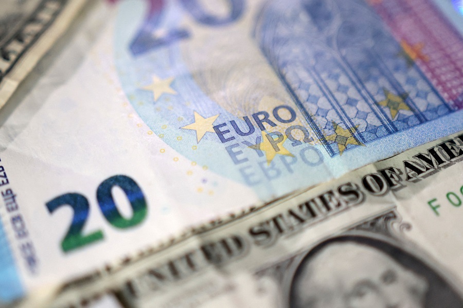 Euro under pressure as US-EU trade deal fails to impress