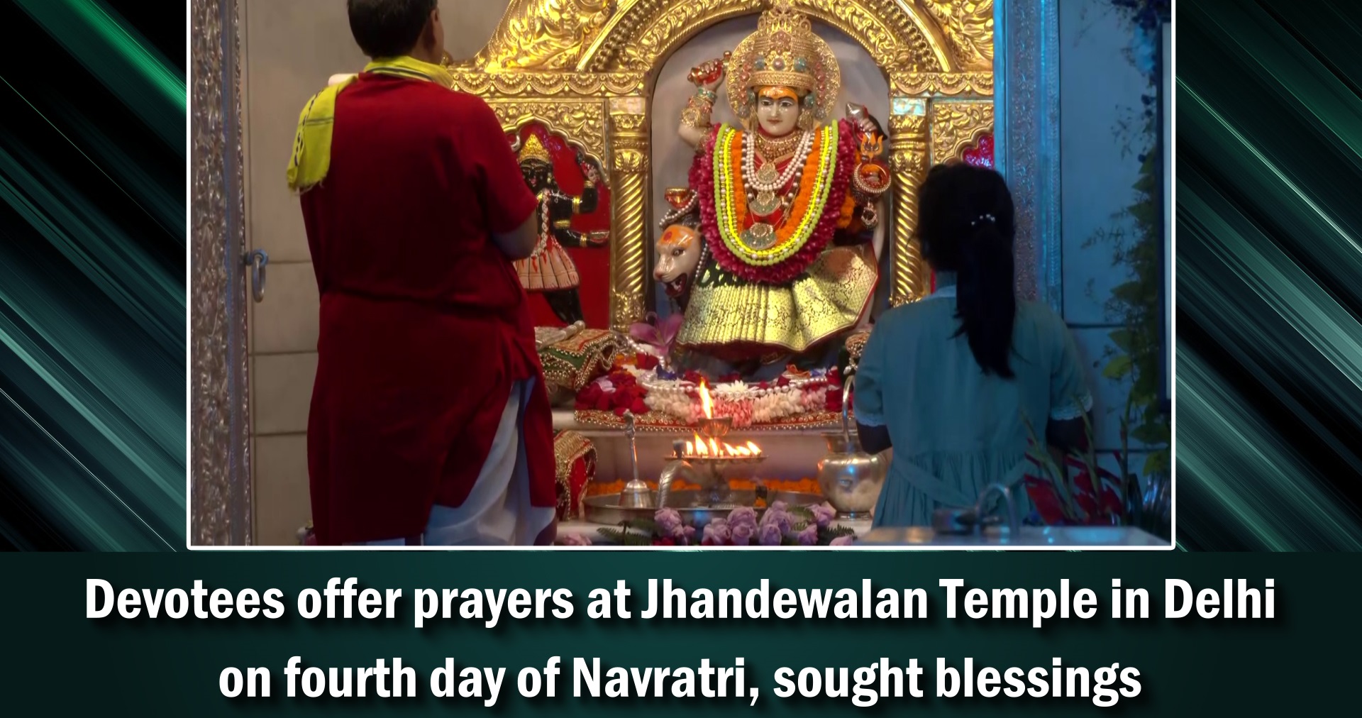Devotees offer prayers at Jhandewalan Temple in Delhi on fourth day of Navratri, sought blessings
