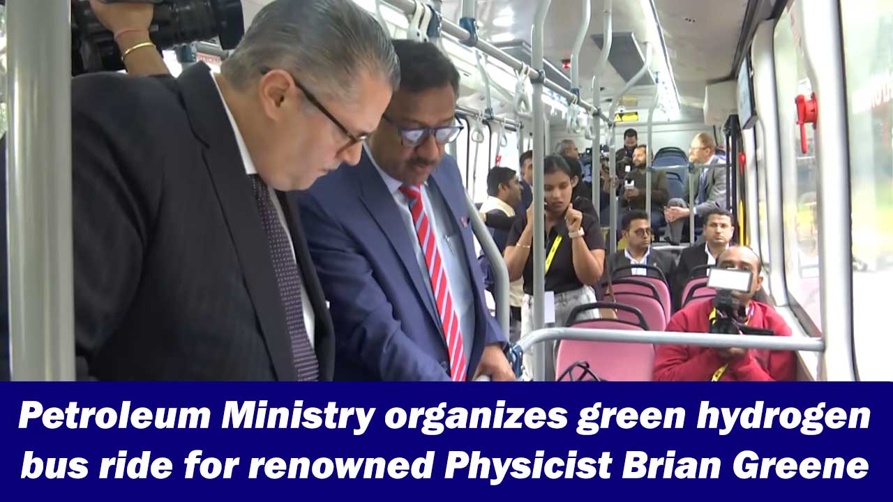 Petroleum Ministry organizes green hydrogen bus ride for renowned Physicist Brian Greene