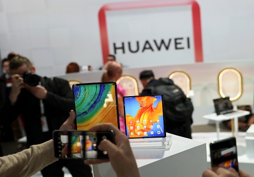 Exclusive: China`s Huawei in talks to sell premium smartphone brands P and Mate - sources