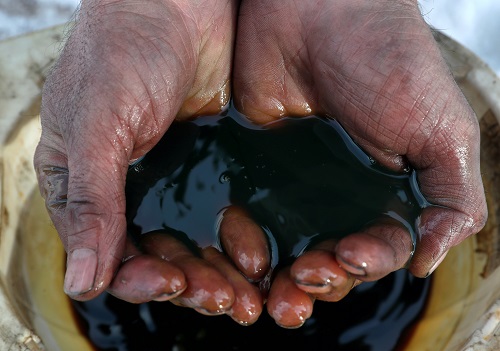 India`s December crude oil throughput picks up as fuel demand accelerates