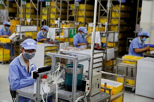 China`s factory recovery slows in Jan as COVID-19 returns