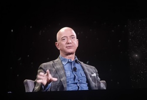 Amazon`s Bezos to step down from CEO role in third quarter
