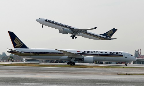 Singapore Airlines begins flights with fully vaccinated crew