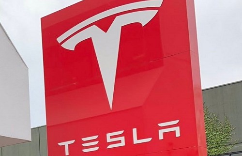 Tesla must recall 12,300 Model X cars over faulty moulding - KBA