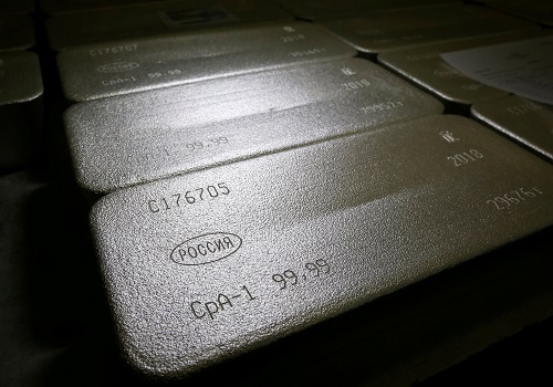 Retail mania propels silver prices to near 8-year peak