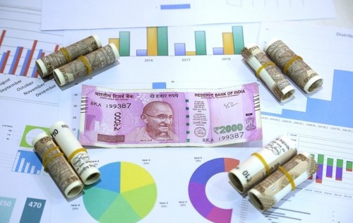 Rupee widens loss by 7 paise to 72.62 against US Dollar
