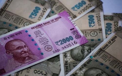 Rupee falls 3 paise against US dollar in early trade