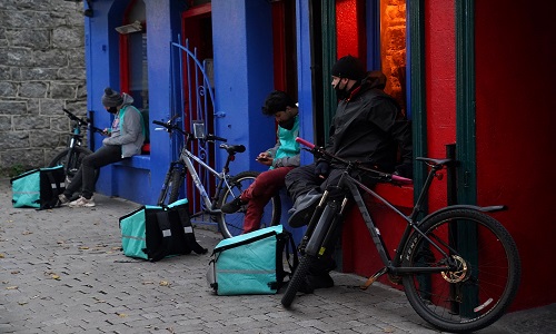 A side of shares: Deliveroo to offer 50 million pounds of stock to customers