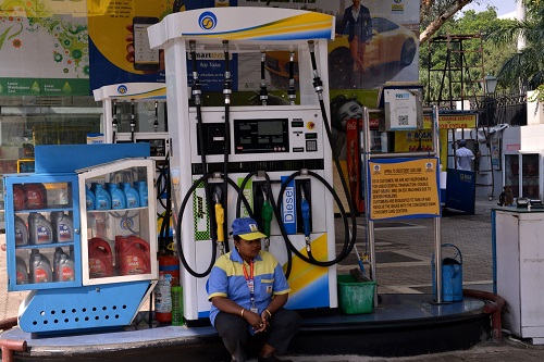 Petrol, diesel prices remain unchanged on Monday