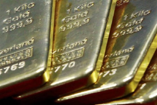 Gold rises on softer dollar, but set for worst quarter in four-plus years