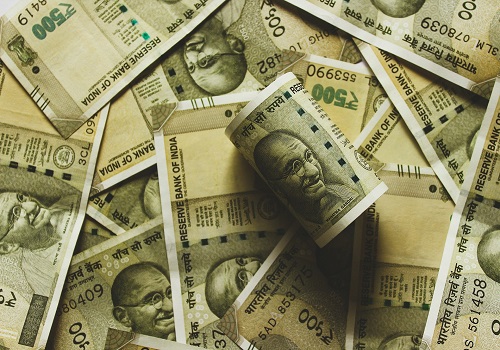 Rupee weakens against US dollar on Wednesday