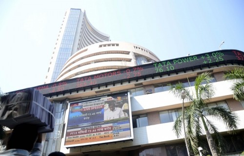 Indian shares fall 1% as surging coronavirus cases spook investors