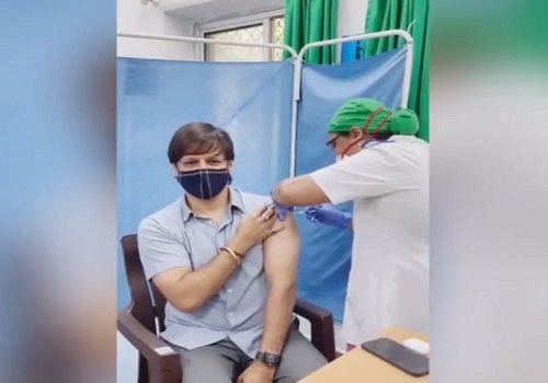 Vivek Oberoi gets first dose of Covid vaccine