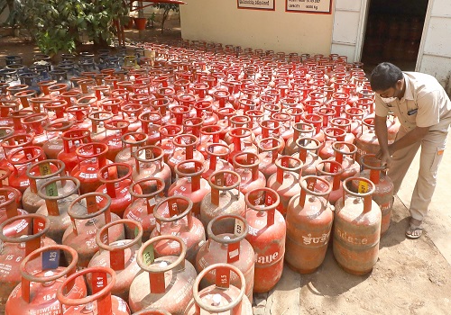 OMCs to reduce LPG cylinder cost by Rs 10 from April