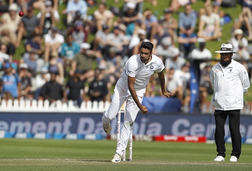 Ashwin can break Muralitharan's record for most Test wickets: Hogg