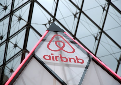 Airbnb sinks as insiders become free to sell shares