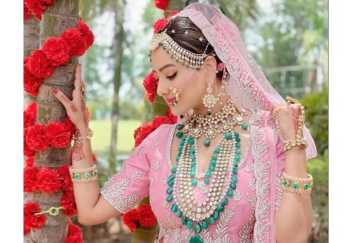 Madalsa Sharma wore a 10-kilo lehenga for wedding scene in `Anupamaa`