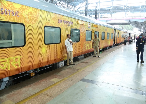 Mumbai-Delhi Rajdhani Express gets Tejas Smart coaches
