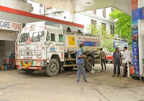 OMCs finally cut petrol price by 15-20 paise after 35 days