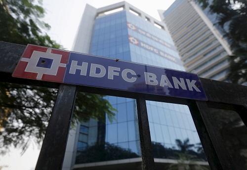 India`s HDFC Bank says cenbank relaxes curbs on sourcing new credit cards