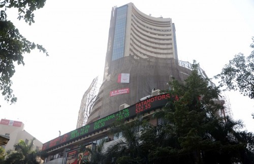 Indian shares end lower, clock best quarter so far this year