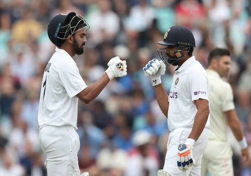 4th Test: India move into lead despite losing Rahul