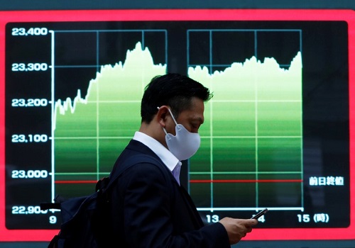 Asian shares advance on earnings optimism, yen slips to 4-yr low