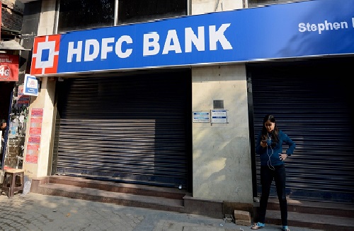 HDFC Bank falls despite reporting 18% rise in Q2 consolidated net profit