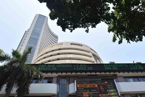 Wobbly stock markets to subdue rupee; global cues a concern 