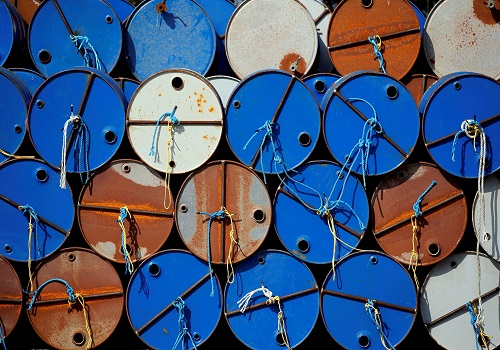 Oil settles down $10/bbl in largest daily drop since April 2020