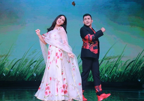 Sara Ali Khan dances to mom Amrita Singh's famous track 'Jab Hum Jawan Honge'