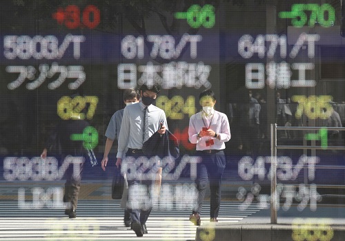 Stocks cling to gains ahead of slew of cenbank meetings
