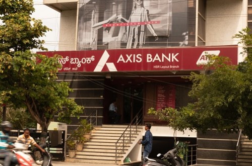 Axis Bank surges on strengthening partnership with Paisabazaar.com