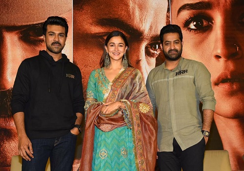 Alia Bhatt 'complains' Ram Charan and Jr NTR ignored her on sets of 'RRR'