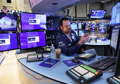 Wall Street downplays worries in wishful start to 2022
