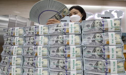 South Korea's foreign currency trading hits record high in 2021