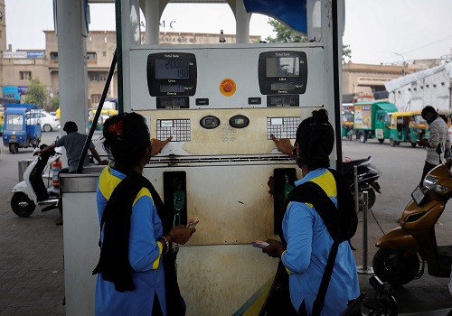 India fuel price freeze eases inflation pressure, boosts Modi election hopes -observers