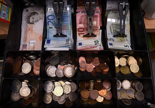 Euro mired while Ukraine war weighs on growth