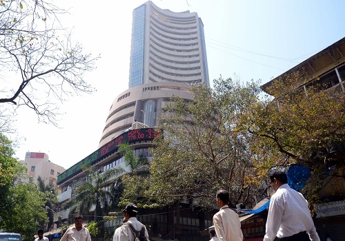 Indian shares end lower as bank stocks, crude prices weigh