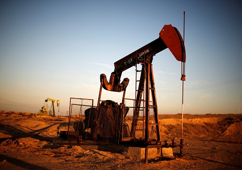 Oil prices headed for weekly loss, but stay well above $100/bbl