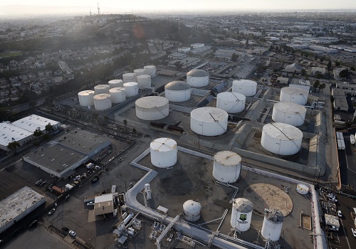 Oil rises above $100 as supply concerns balance Ukraine talks