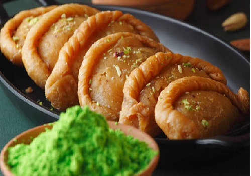 Four healthy recipes to light up your Holi party!