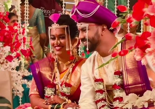 Sayli Kamble of 'Indian Idol 12' fame ties the knot with boyfriend Dhawal