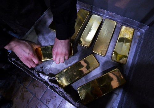 Gold set for first weekly drop in three as yields, dollar strengthen