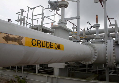 Oil climbs in tight market as U.S. driving season looms