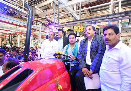 Mahindra rolls-out 300,000 th tractor made at Telangana factory