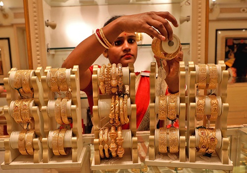 Gold prices hover near four-week low on elevated dollar