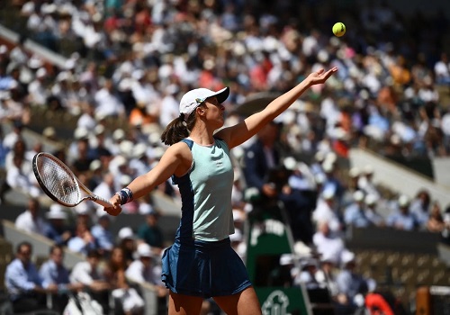 French Open: Iga Swiatek storms into final with win over Daria Kasatkina